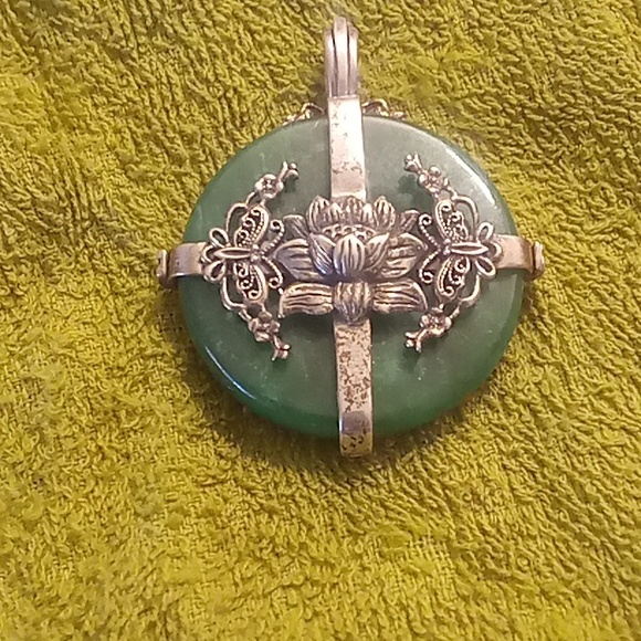 Vintage jade sterling pendant - Picture 1 of 5